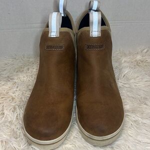 XTRATUF womens 6 inch ankle deck boot, 
Size 8/8.5